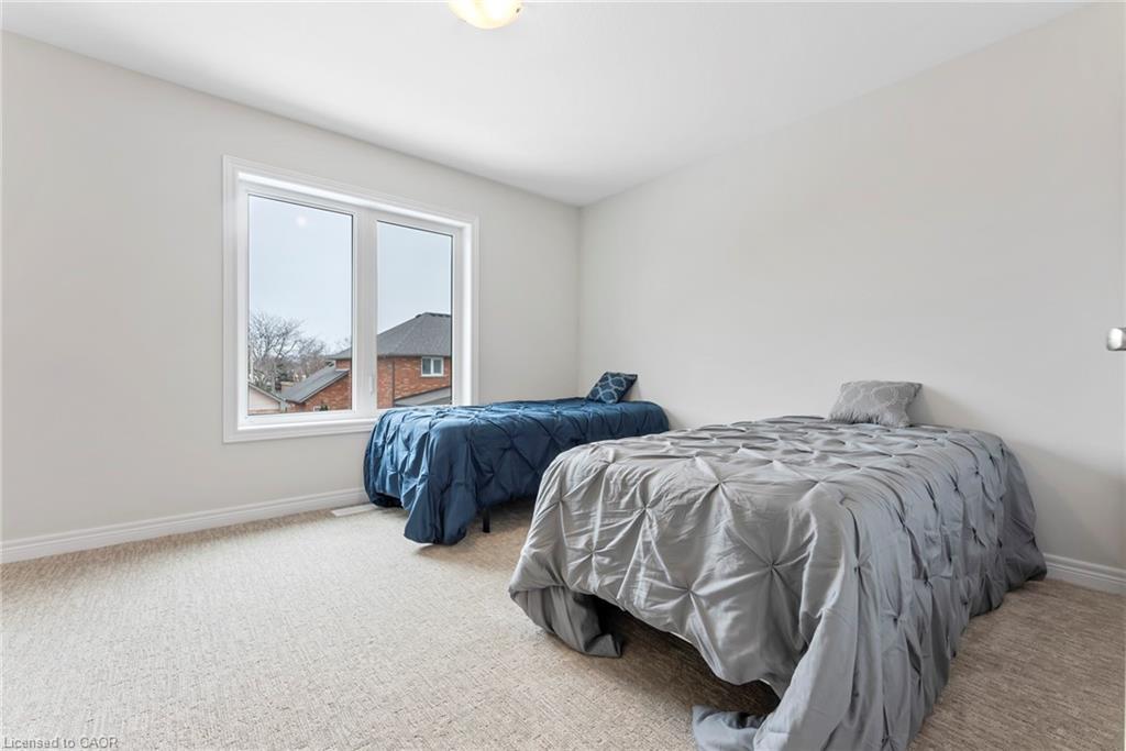 107 Starfire Crescent, Stoney Creek, ON - Indoor Photo Showing Bedroom
