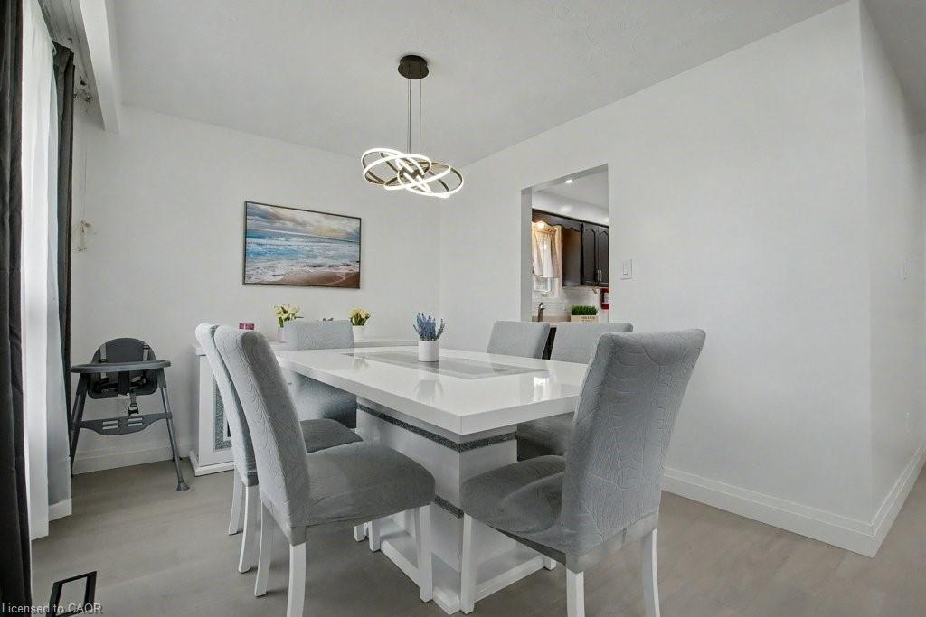 40 Tara Court, Hamilton, ON - Indoor Photo Showing Dining Room