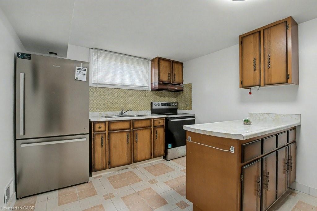 40 Tara Court, Hamilton, ON - Indoor Photo Showing Kitchen With Double Sink