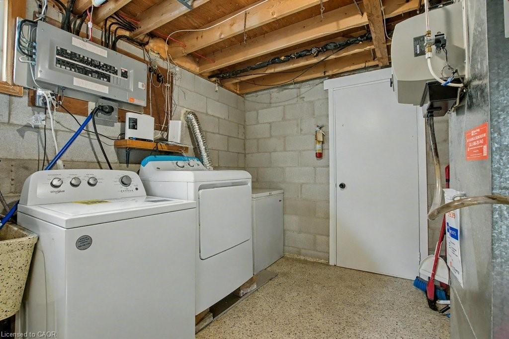 40 Tara Court, Hamilton, ON - Indoor Photo Showing Laundry Room