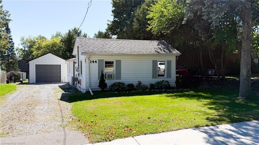 144 College Street W, Waterford, ON - Outdoor