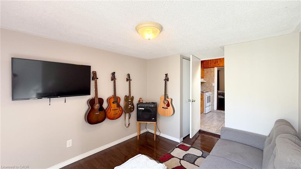 144 College Street W, Waterford, ON - Indoor