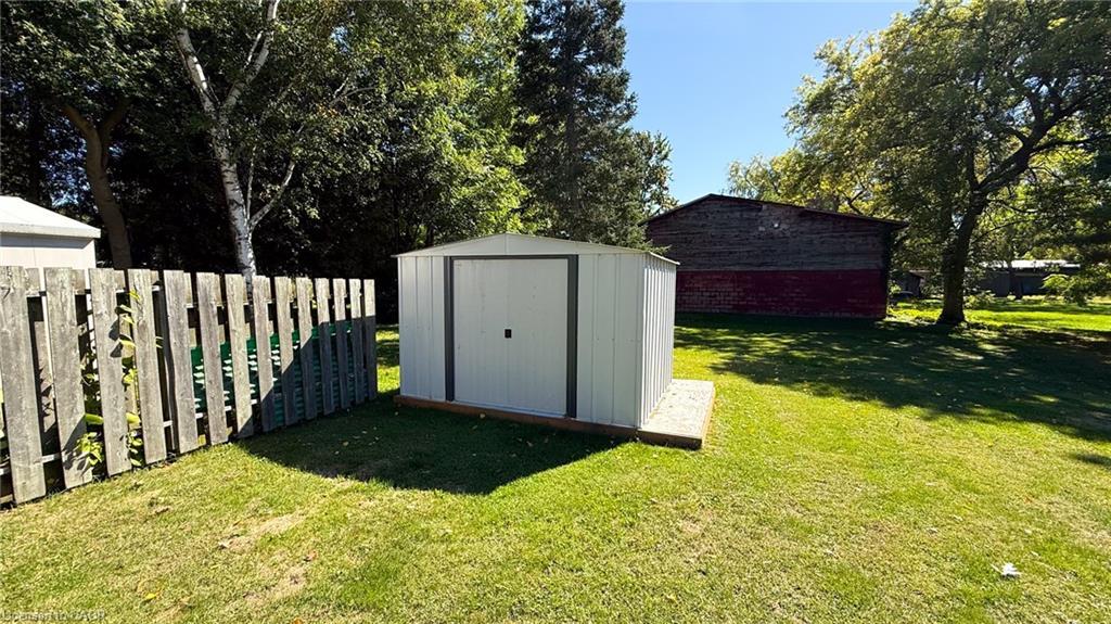 144 College Street W, Waterford, ON - Outdoor