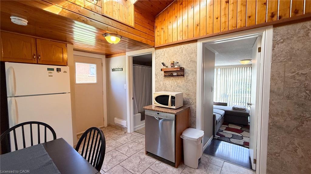 144 College Street W, Waterford, ON - Indoor