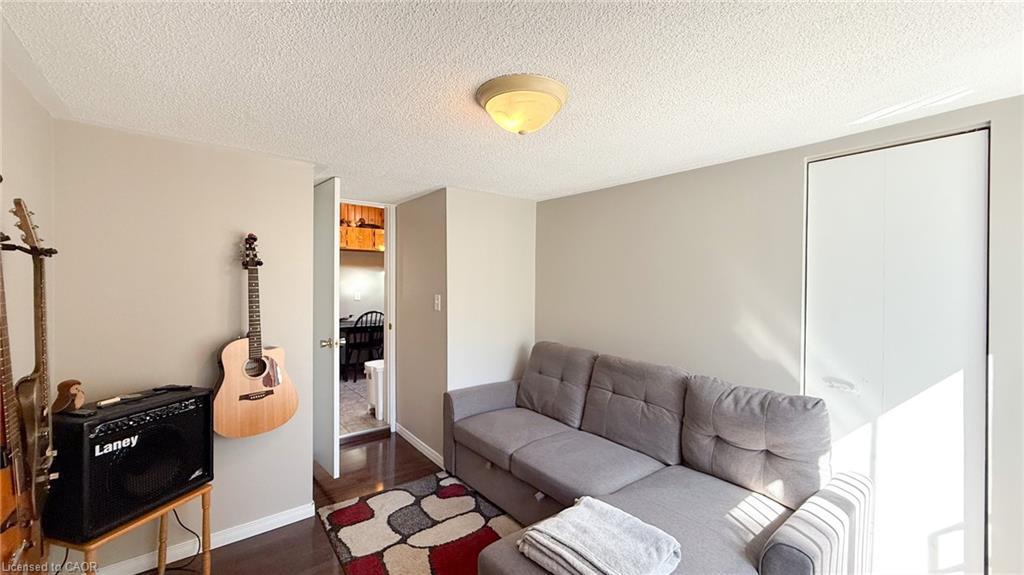 144 College Street W, Waterford, ON - Indoor Photo Showing Living Room