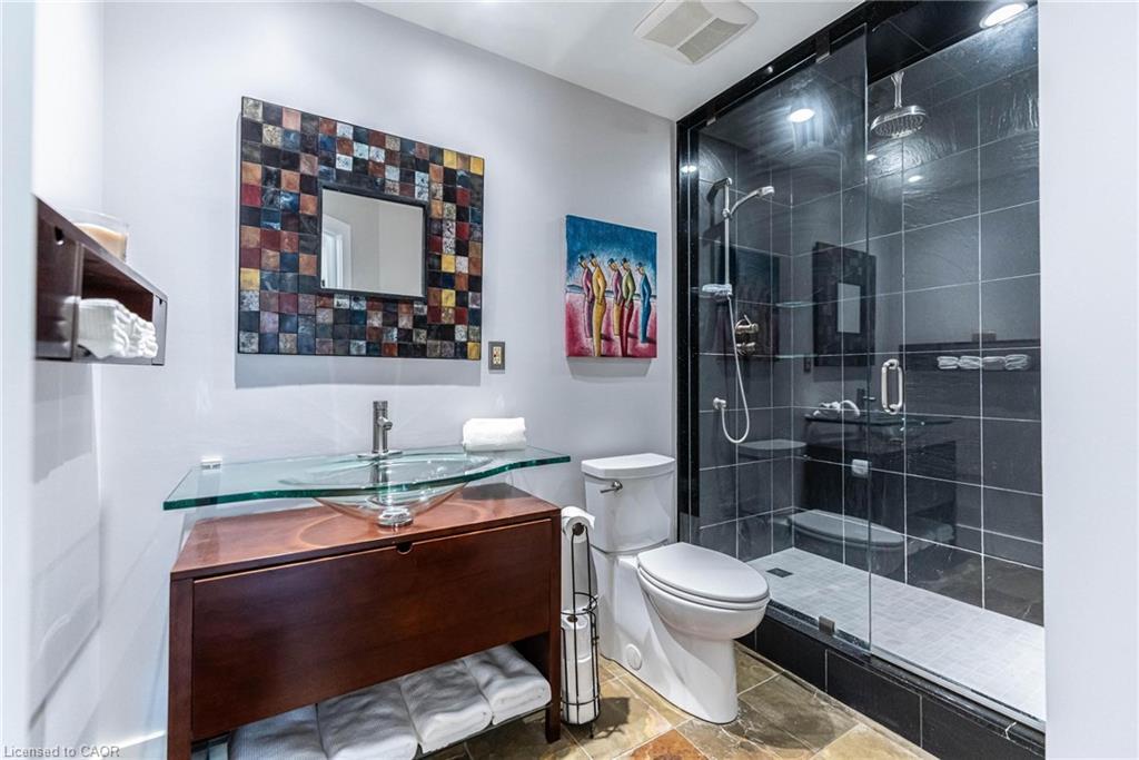 17C-67 Caroline Street S, Hamilton, ON - Indoor Photo Showing Bathroom