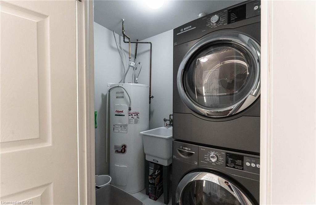 17C-67 Caroline Street S, Hamilton, ON - Indoor Photo Showing Laundry Room