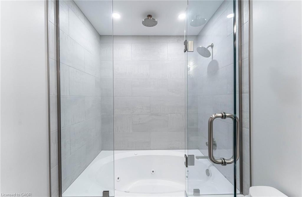 17C-67 Caroline Street S, Hamilton, ON - Indoor Photo Showing Bathroom