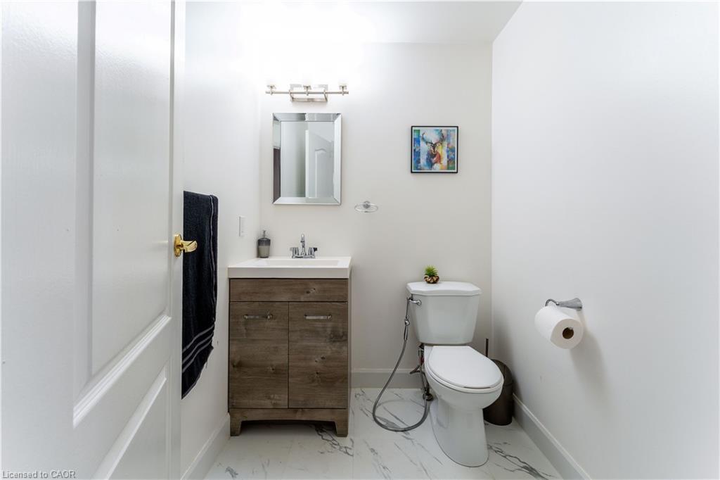 16-365 Pioneer Drive, Kitchener, ON - Indoor Photo Showing Bathroom