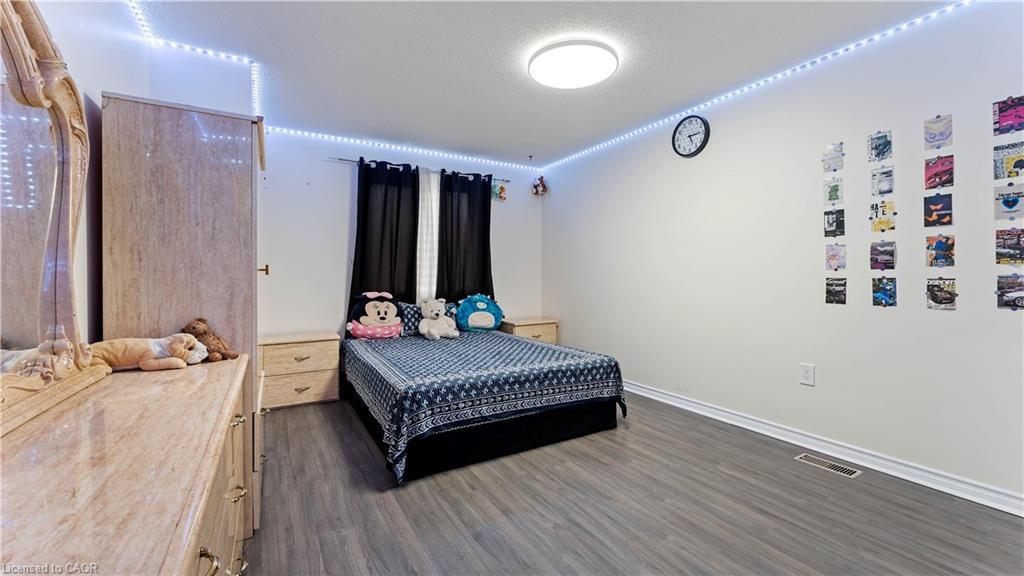 16-365 Pioneer Drive, Kitchener, ON - Indoor Photo Showing Bedroom