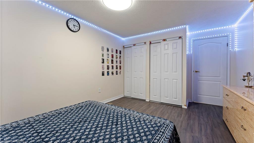 16-365 Pioneer Drive, Kitchener, ON - Indoor Photo Showing Bedroom