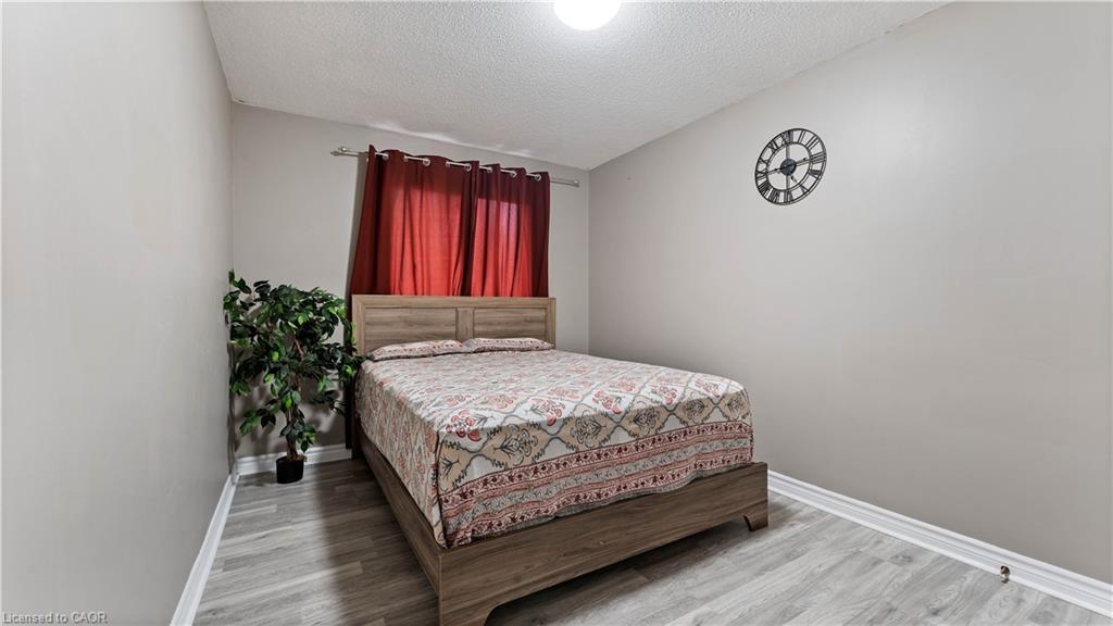 16-365 Pioneer Drive, Kitchener, ON - Indoor Photo Showing Bedroom