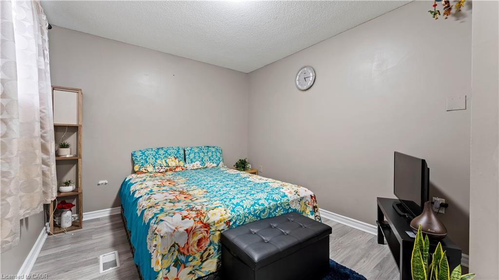 16-365 Pioneer Drive, Kitchener, ON - Indoor Photo Showing Bedroom