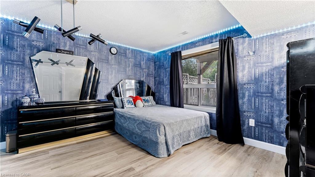 16-365 Pioneer Drive, Kitchener, ON - Indoor Photo Showing Bedroom