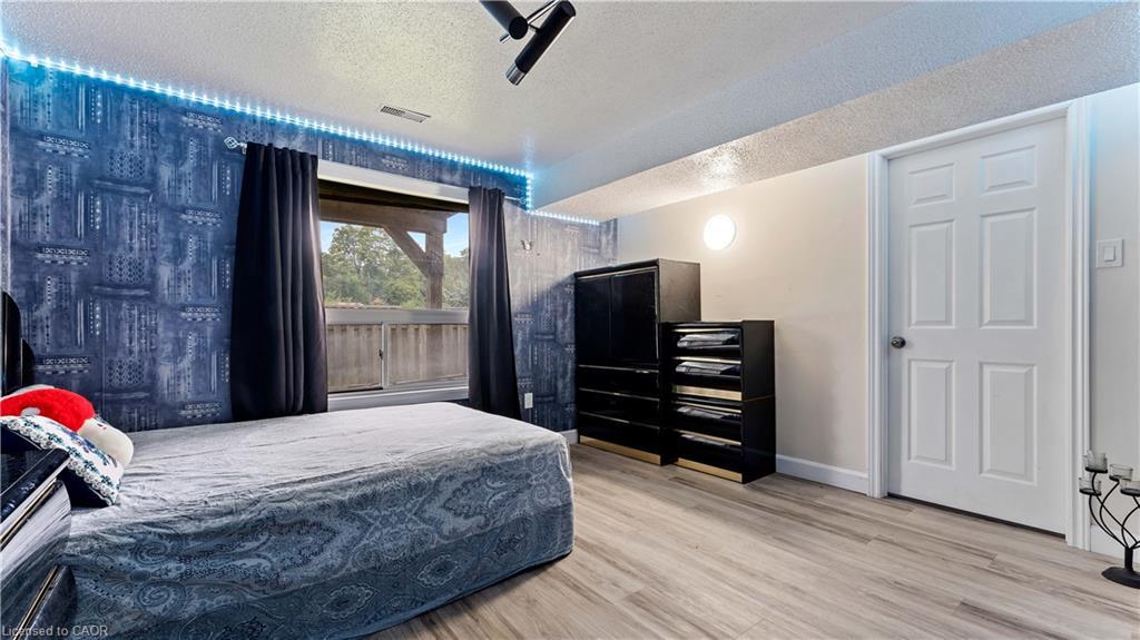16-365 Pioneer Drive, Kitchener, ON - Indoor Photo Showing Bedroom