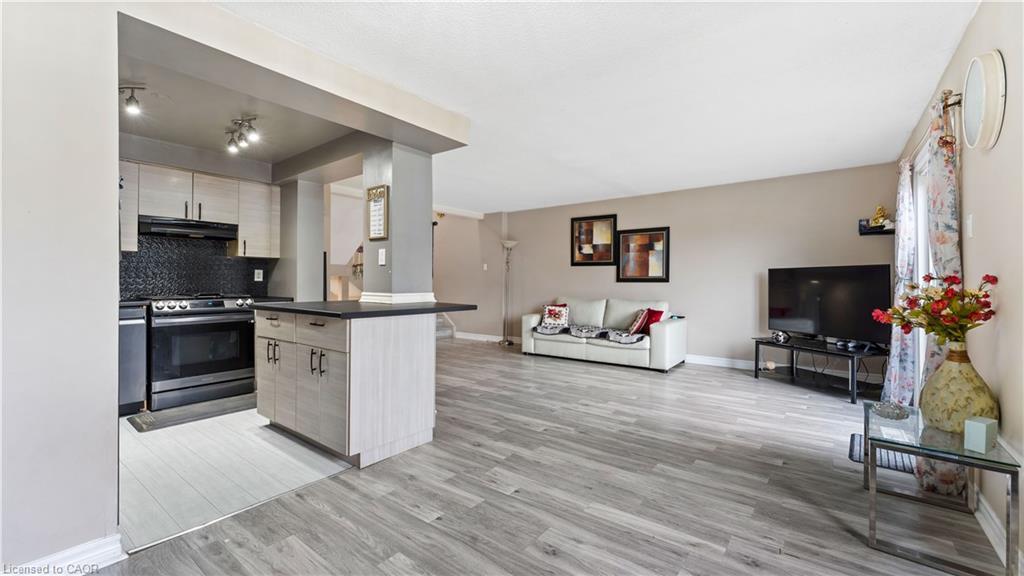 16-365 Pioneer Drive, Kitchener, ON - Indoor Photo Showing Kitchen