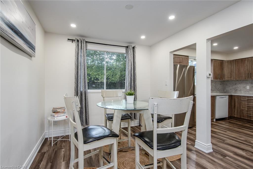 389 Dunvegan Drive, Waterloo, ON - Indoor Photo Showing Dining Room