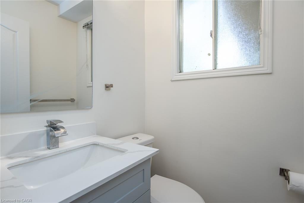 389 Dunvegan Drive, Waterloo, ON - Indoor Photo Showing Bathroom