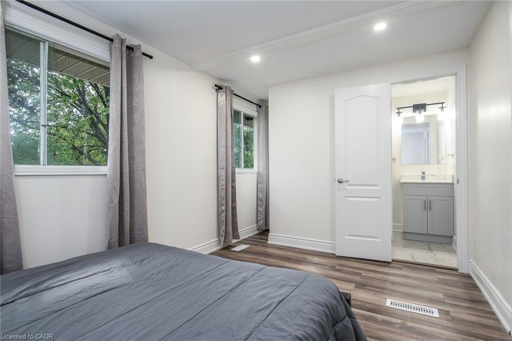 389 Dunvegan Drive, Waterloo, ON - Indoor Photo Showing Bedroom