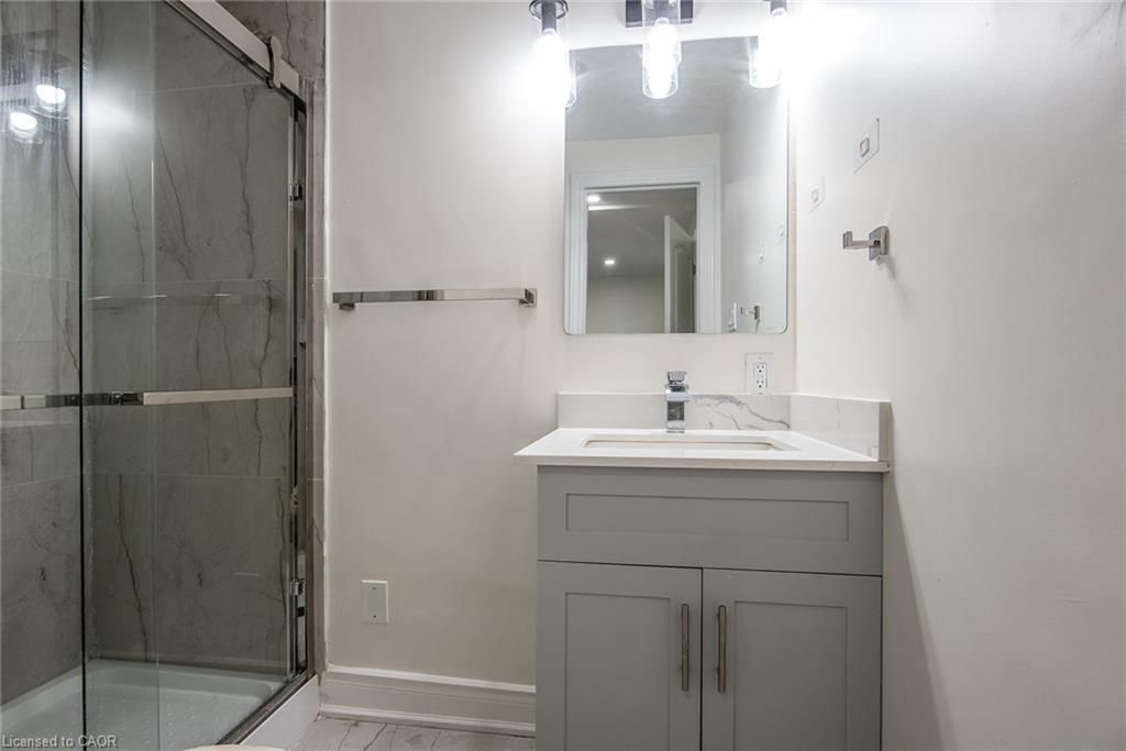 389 Dunvegan Drive, Waterloo, ON - Indoor Photo Showing Bathroom
