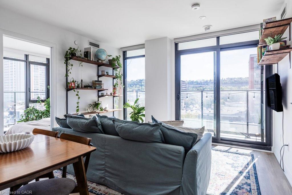 727-1 Jarvis Street, Hamilton, ON - Indoor Photo Showing Living Room