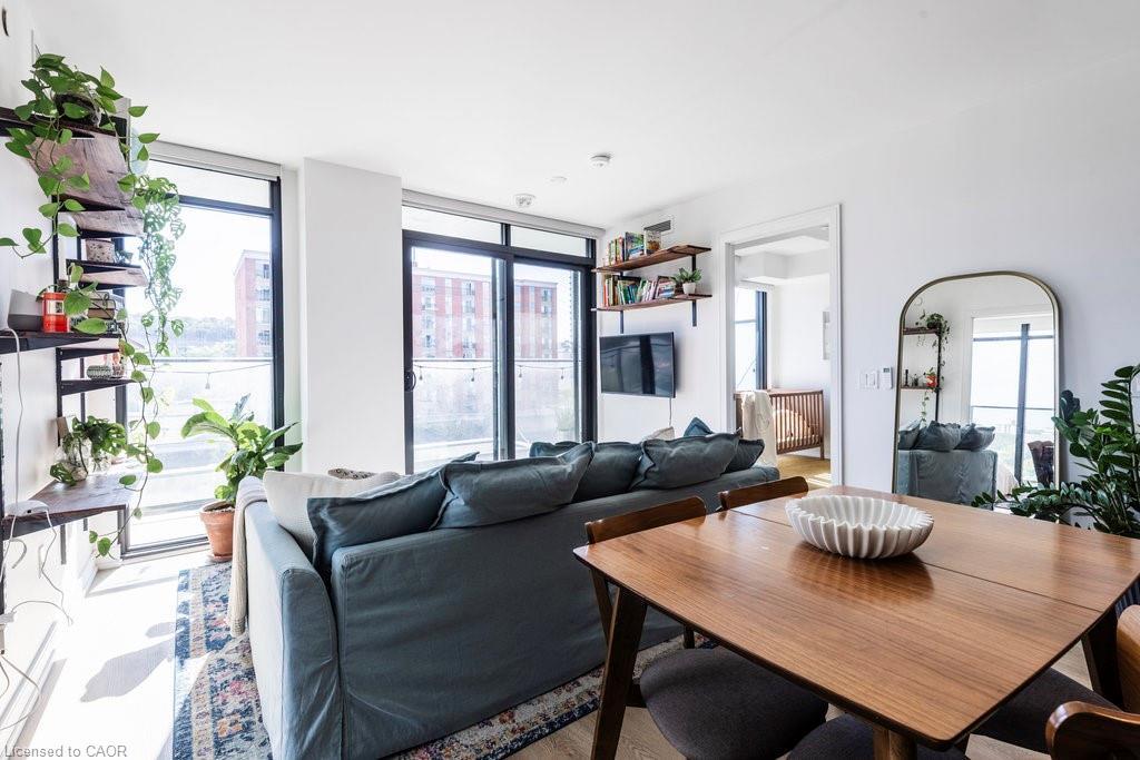 727-1 Jarvis Street, Hamilton, ON - Indoor Photo Showing Living Room