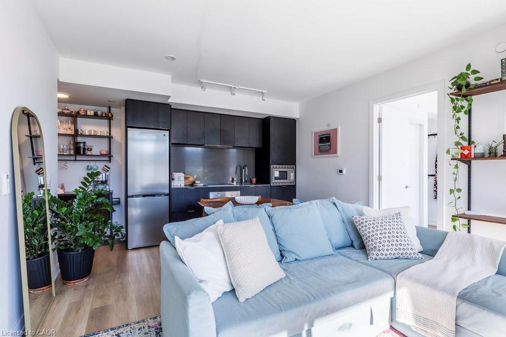 727-1 Jarvis Street, Hamilton, ON - Indoor Photo Showing Living Room