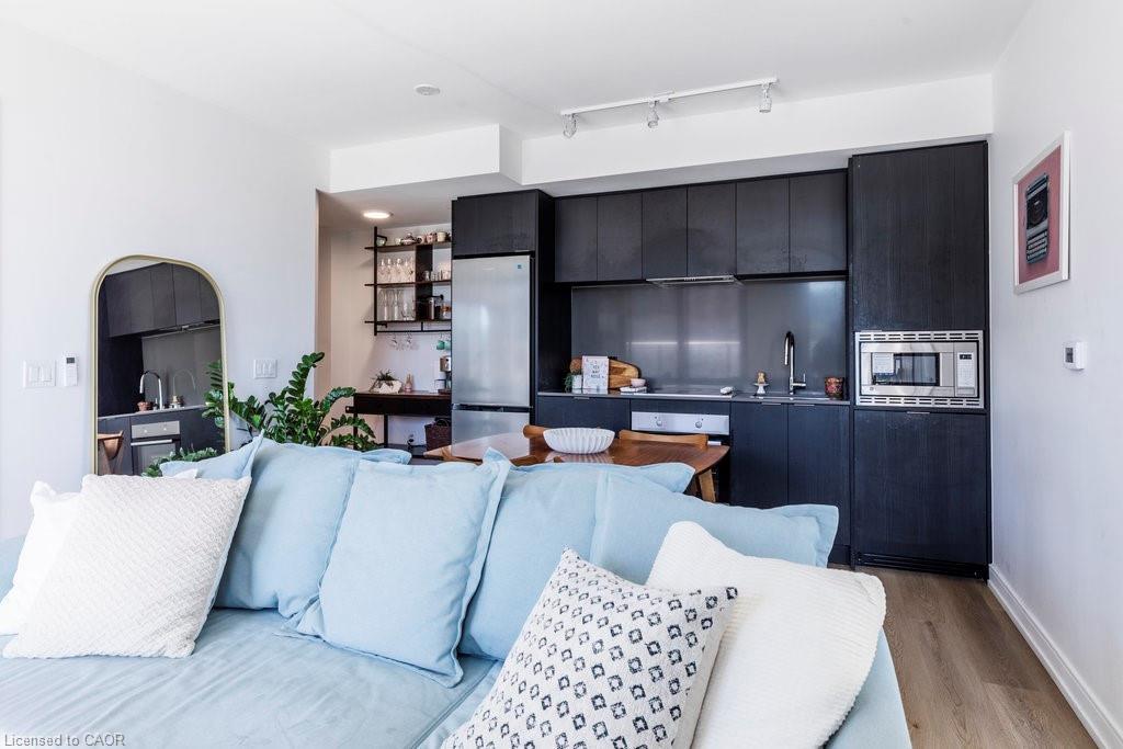 727-1 Jarvis Street, Hamilton, ON - Indoor Photo Showing Living Room