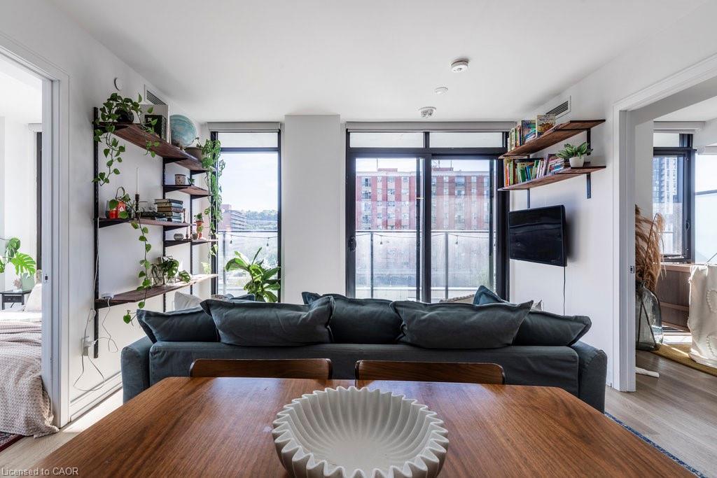 727-1 Jarvis Street, Hamilton, ON - Indoor Photo Showing Living Room