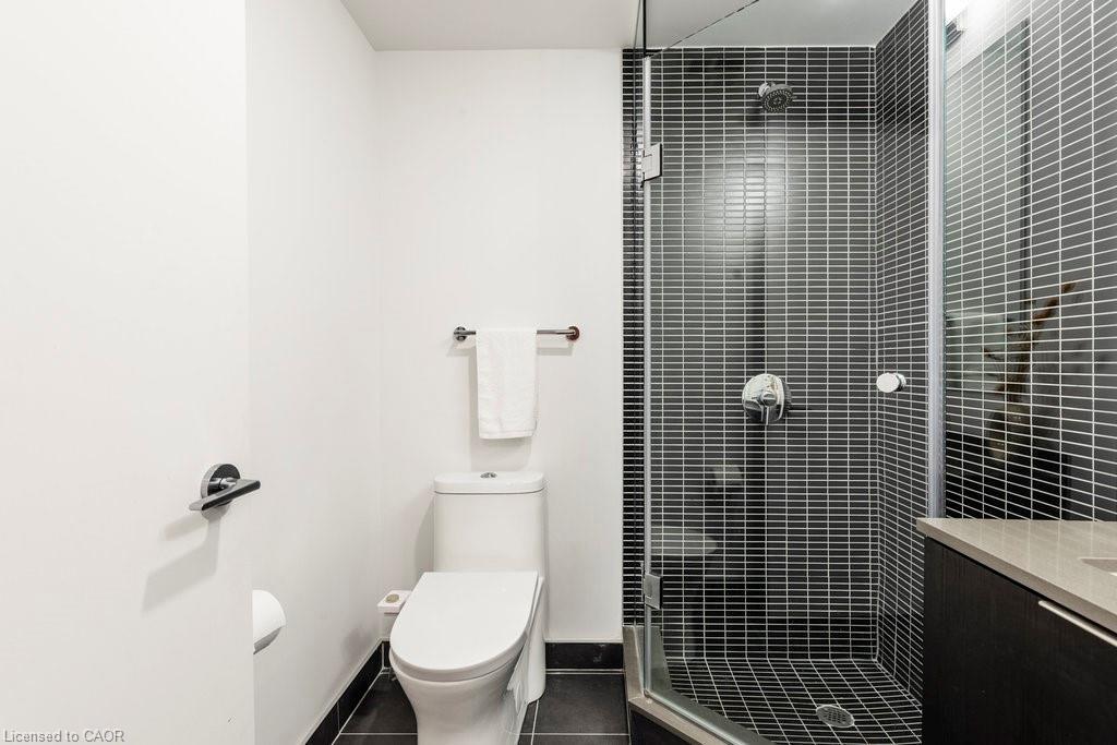 727-1 Jarvis Street, Hamilton, ON - Indoor Photo Showing Bathroom