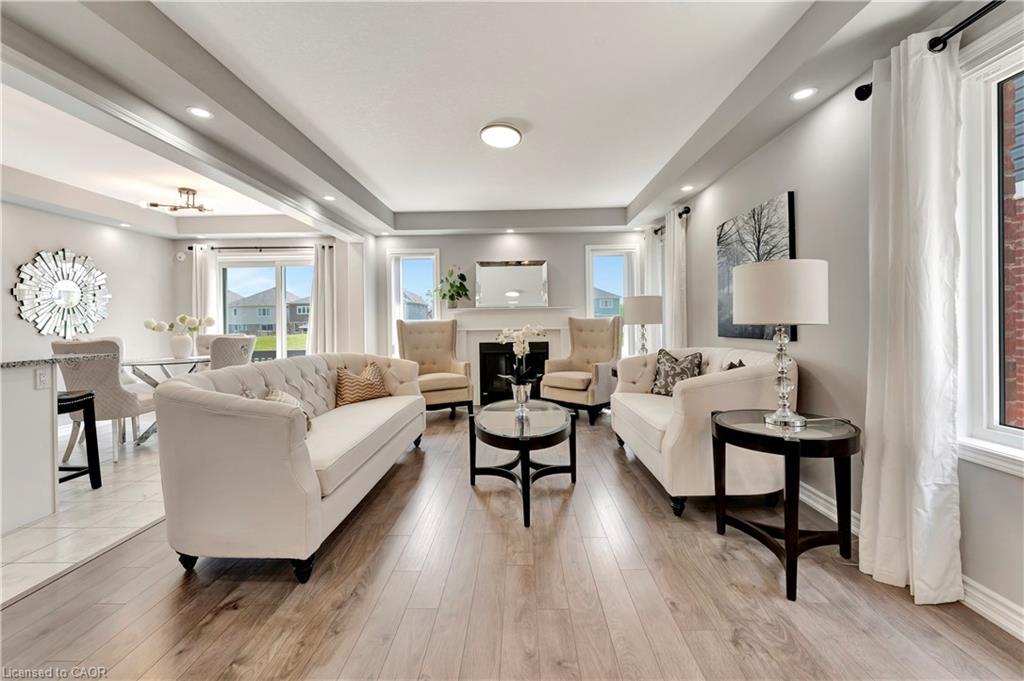 212 Waterbrook Lane, Kitchener, ON - Indoor Photo Showing Living Room