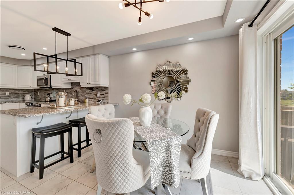 212 Waterbrook Lane, Kitchener, ON - Indoor Photo Showing Dining Room