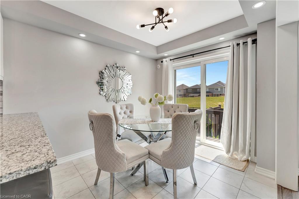 212 Waterbrook Lane, Kitchener, ON - Indoor Photo Showing Dining Room