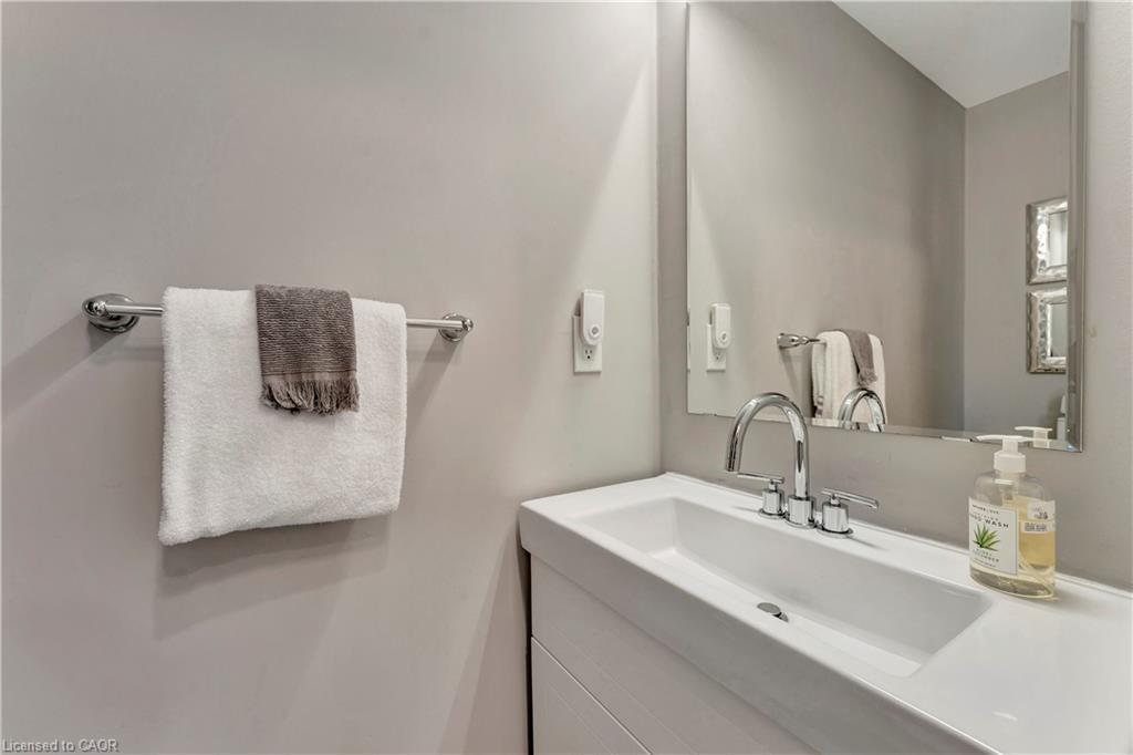 212 Waterbrook Lane, Kitchener, ON - Indoor Photo Showing Bathroom
