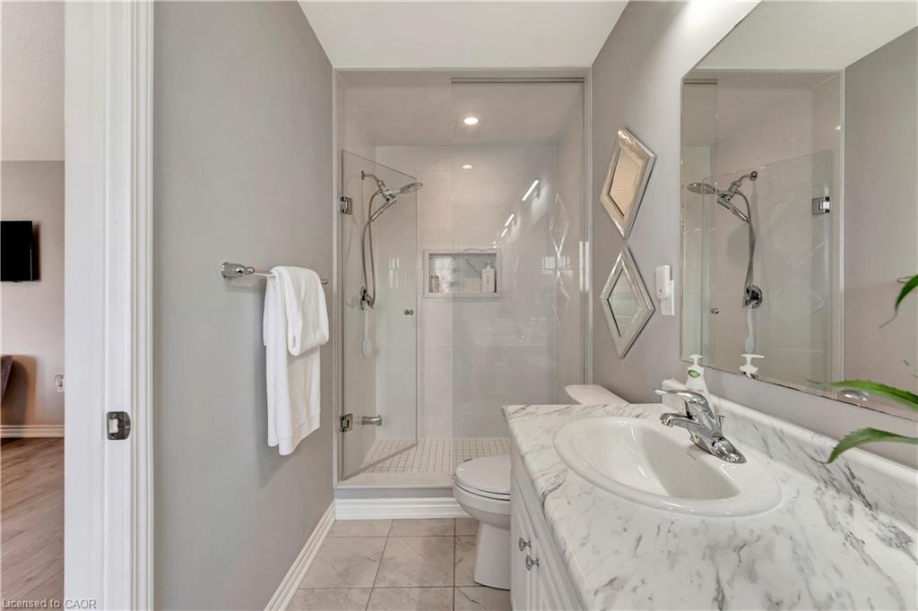 212 Waterbrook Lane, Kitchener, ON - Indoor Photo Showing Bathroom