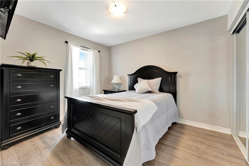 212 Waterbrook Lane, Kitchener, ON - Indoor Photo Showing Bedroom