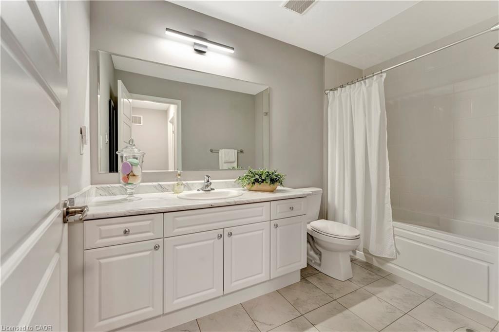 212 Waterbrook Lane, Kitchener, ON - Indoor Photo Showing Bathroom