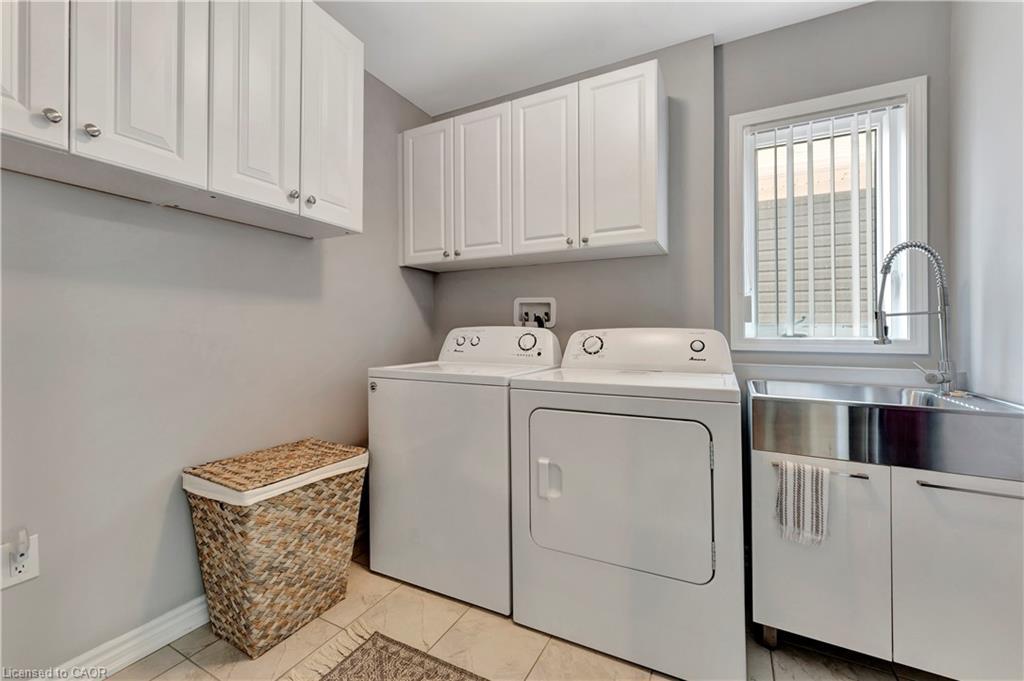 212 Waterbrook Lane, Kitchener, ON - Indoor Photo Showing Laundry Room