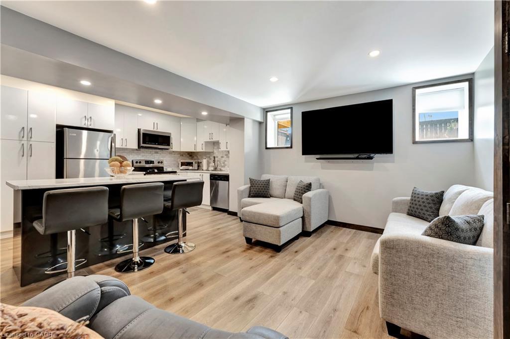 212 Waterbrook Lane, Kitchener, ON - Indoor Photo Showing Living Room