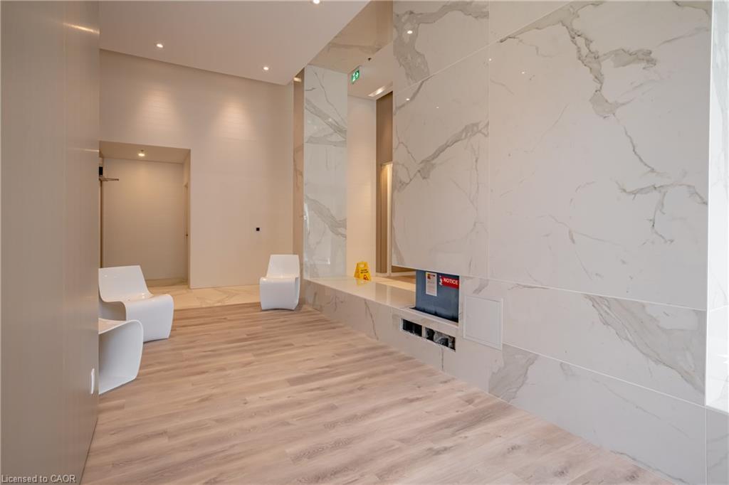 307-370 Martha Street, Burlington, ON - Indoor Photo Showing Other Room