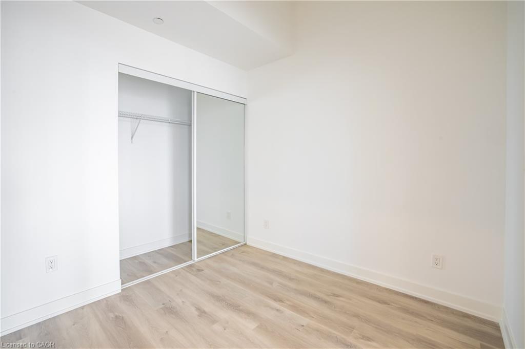 307-370 Martha Street, Burlington, ON - Indoor Photo Showing Other Room