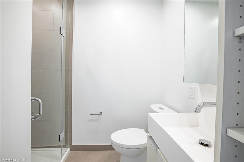 307-370 Martha Street, Burlington, ON - Indoor Photo Showing Bathroom