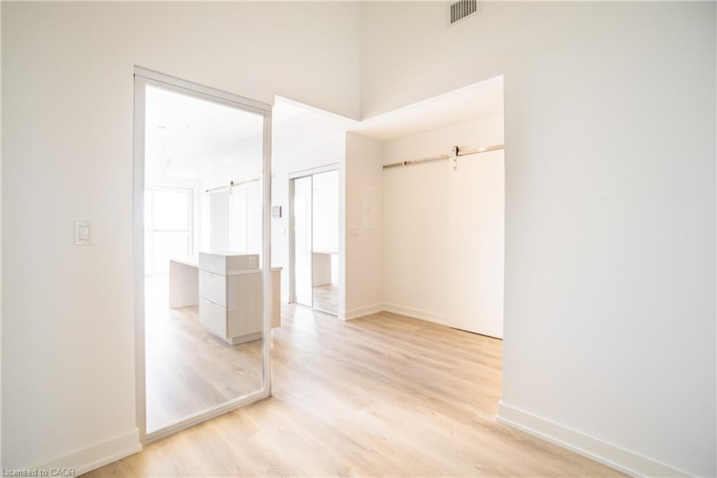 307-370 Martha Street, Burlington, ON - Indoor Photo Showing Other Room