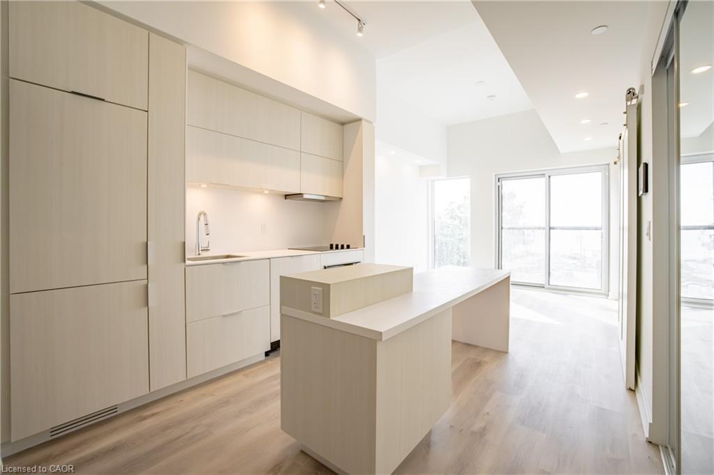 307-370 Martha Street, Burlington, ON - Indoor