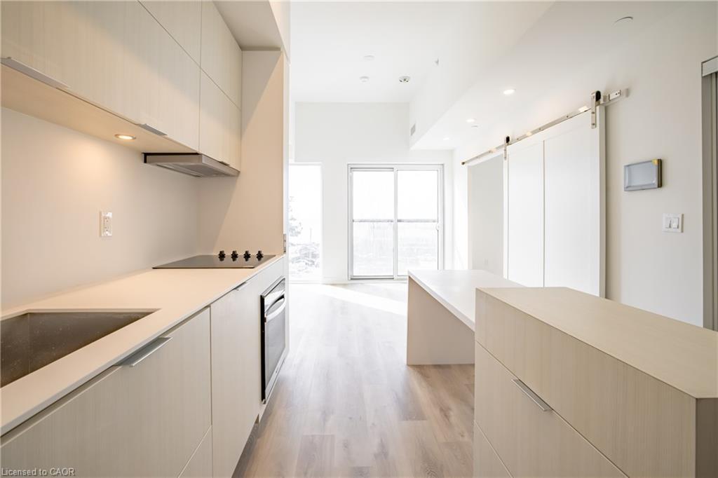 307-370 Martha Street, Burlington, ON - Indoor Photo Showing Kitchen With Upgraded Kitchen