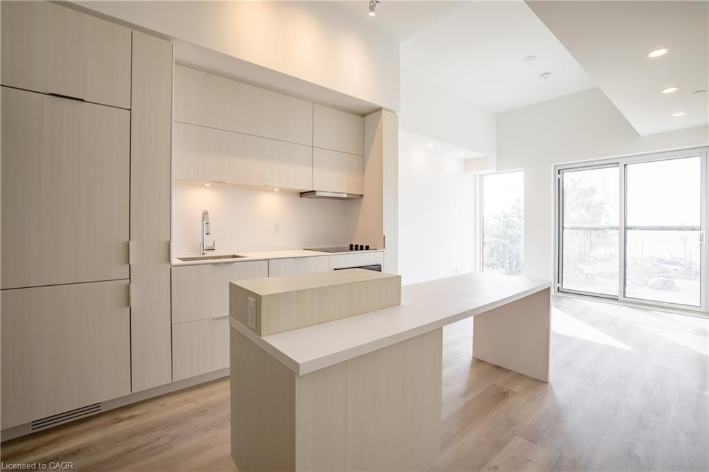 307-370 Martha Street, Burlington, ON - Indoor