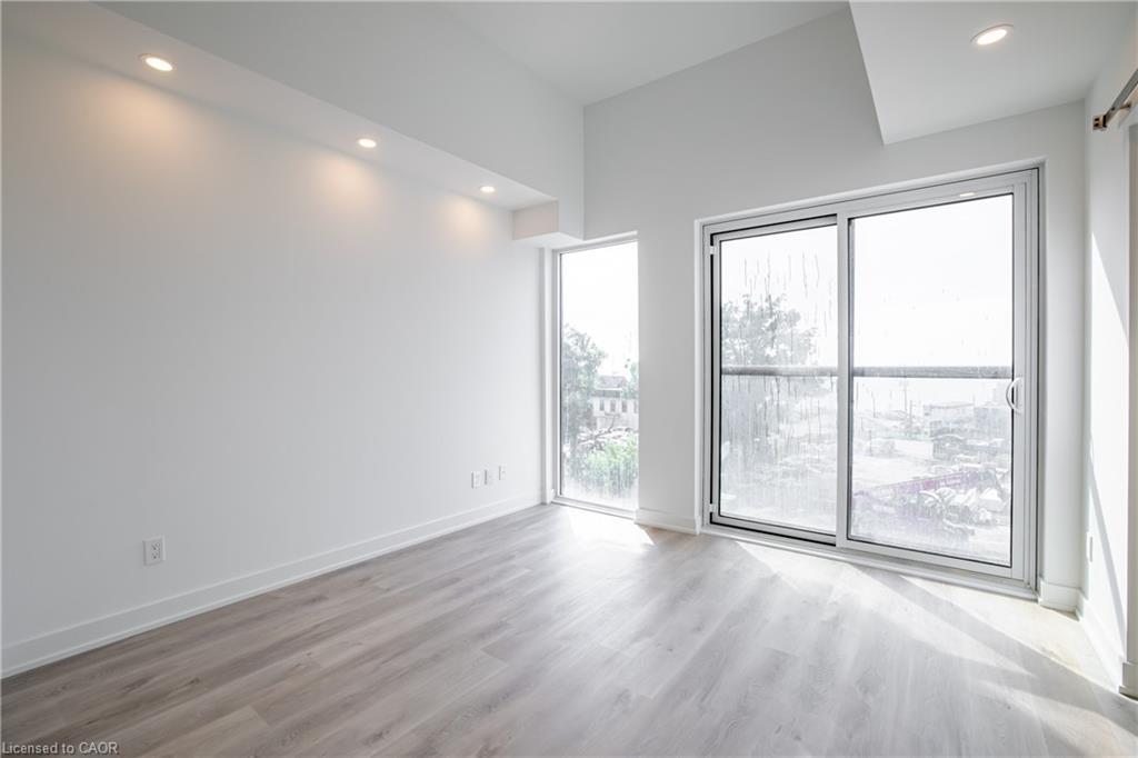 307-370 Martha Street, Burlington, ON - Indoor Photo Showing Other Room