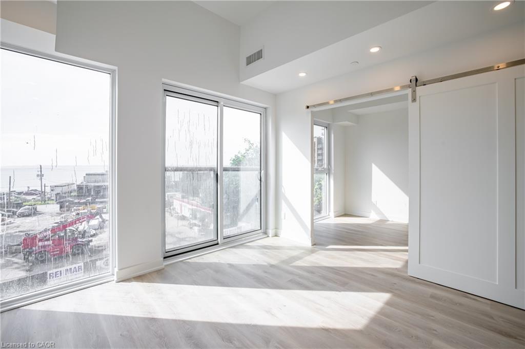 307-370 Martha Street, Burlington, ON - Indoor Photo Showing Other Room