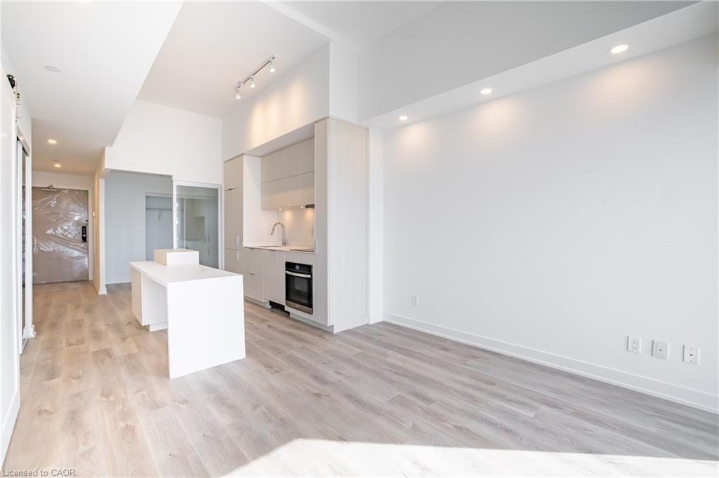 307-370 Martha Street, Burlington, ON - Indoor