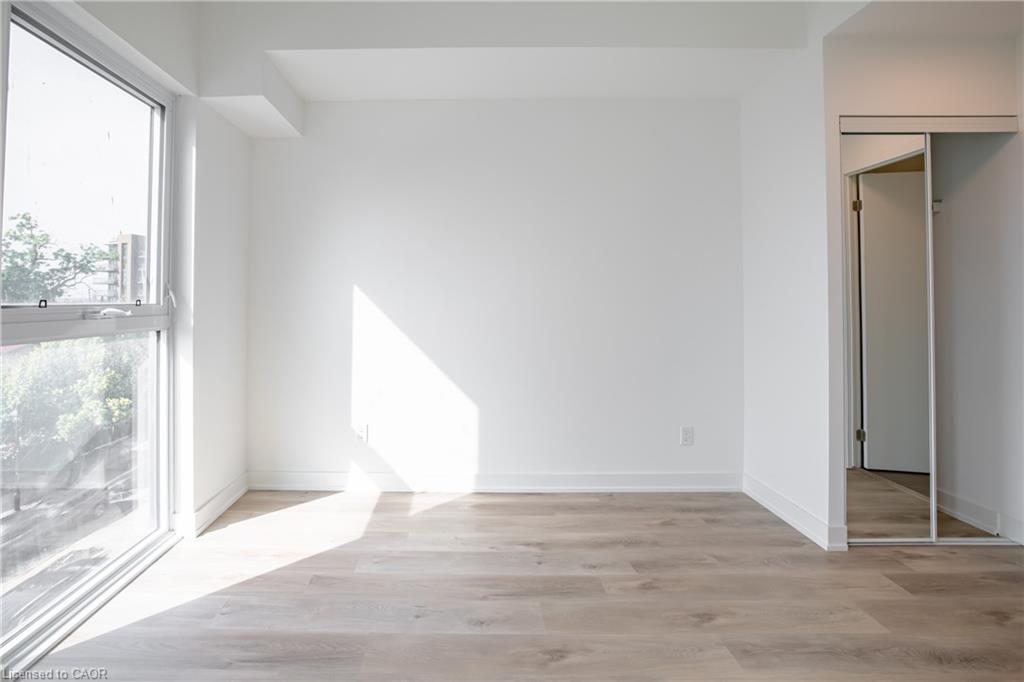 307-370 Martha Street, Burlington, ON - Indoor Photo Showing Other Room